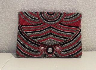 Bolso de mano con abalorios