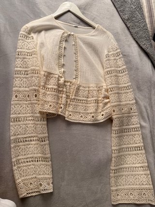 Cárdigan de encaje beige