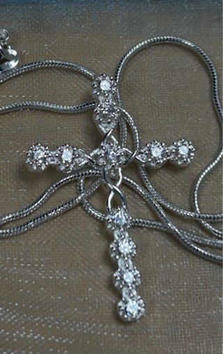 Collar con Cruz de Plata