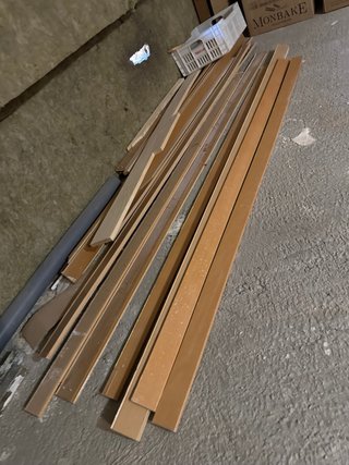 Lote de rodapiés de madera
