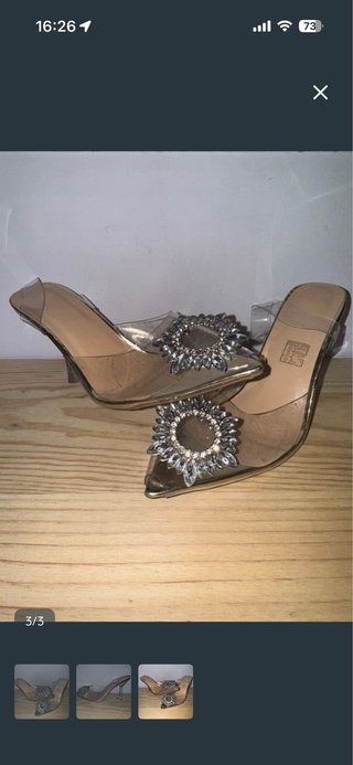 Tacones con detalle de pedrería