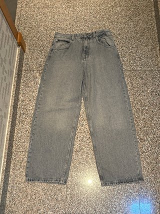 Pantalón vaquero baggy gris