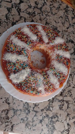 Roscón artesanal decorado