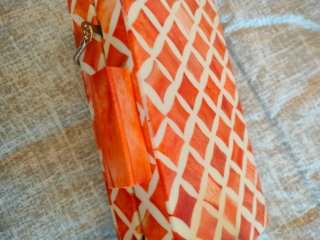 Cartera de mano con estampado geométrico