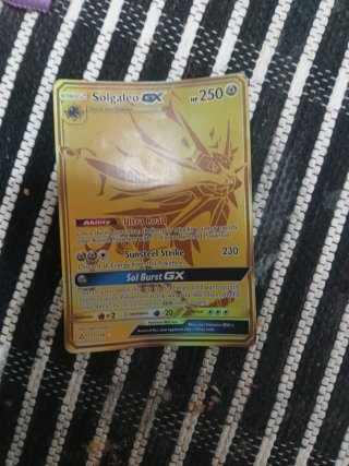 Carta Pokémon Solgaleo GX Dorada