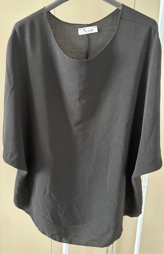 Blusa Algo bonito negra talla M