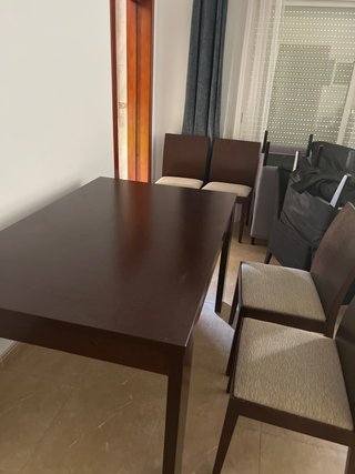 Conjunto de mesa y 6 sillas