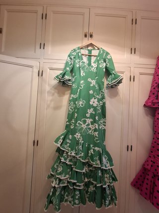 Traje de flamenca verde y blanco