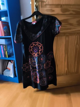 Vestido de verano negro con estampado