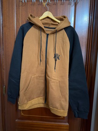 Sudadera con cremallera y capucha