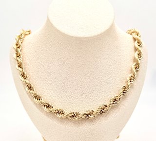 Cadena Salomónica de oro de 18k, 26.62 g, 71 cm.