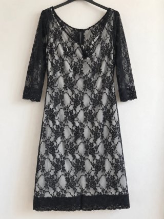 Vestido de encaje negro y blanco