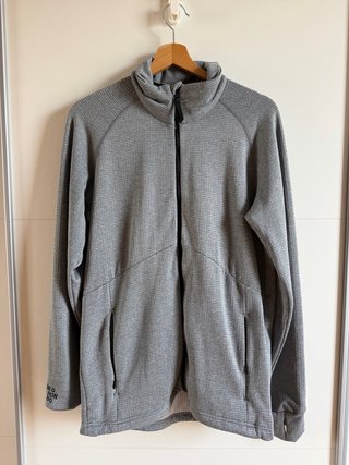 Chaqueta gris con cremallera