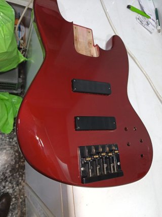 Cuerpo de Bajo Eléctrico de 5 Cuerdas,