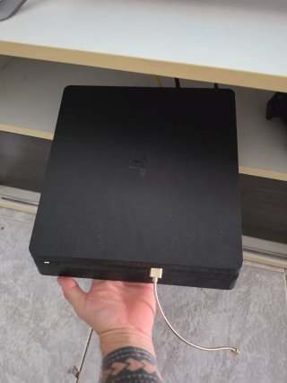 PS4 (PlayStation 4) con 2 mandos