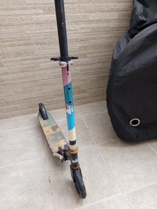 Patinete con diseño estampado