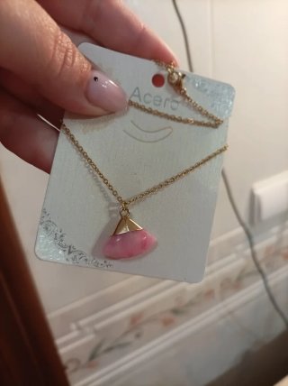 Gargantilla con piedra rosa