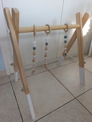 Gimnasio para bebés de madera