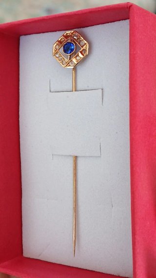 Broche de Oro 18k con Diamantes y Zafiro