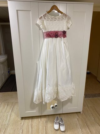 Vestido de Comunión Blanco con Fajín Floral