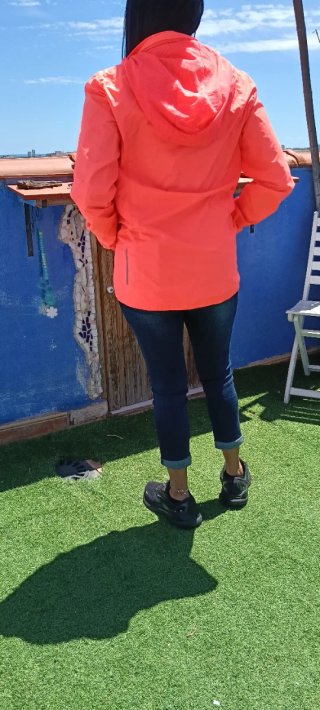 Chaqueta Deportiva Roja con Capucha