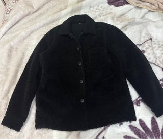 Chaqueta de pelo negra