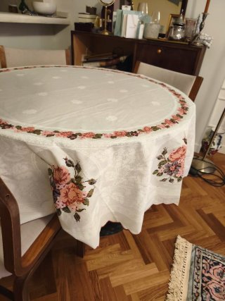 Tovaglia rotonda con ricamo floreale