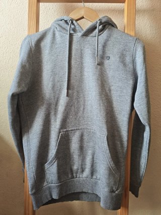 Sudadera con capucha gris