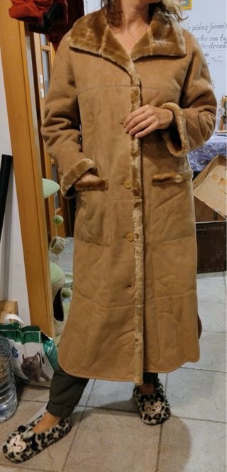 Abrigo largo marrón con interior de pelo
