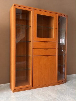 Aparador de Salón de Madera y Cristal