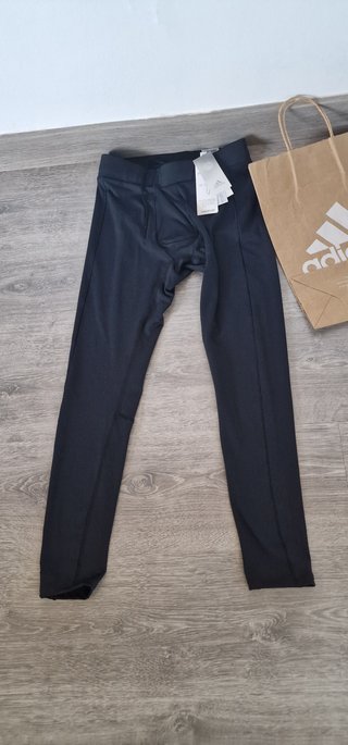 Mallas adidas negras con etiquetas