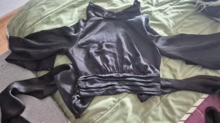 Blusa corta negra con espalda al aire