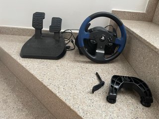 Volante Thrustmaster T150 con Pedales