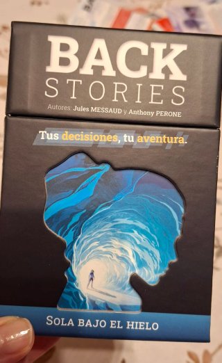 Back Stories: Sola bajo el hielo