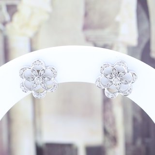 Pendientes de Flor con Diamantes en Oro Blanco