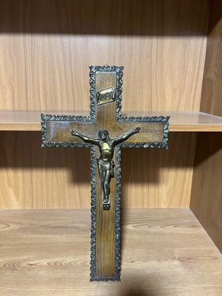 Crucifijo de madera antiguo