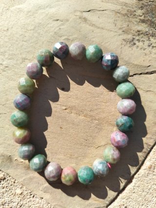 Pulsera de Rubizoisita