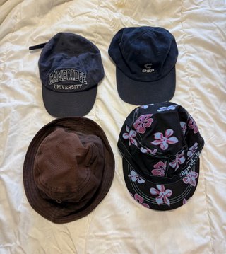 Lote de 4 gorras y viseras