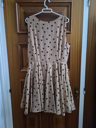 Vestido Beige con Lunares Negros