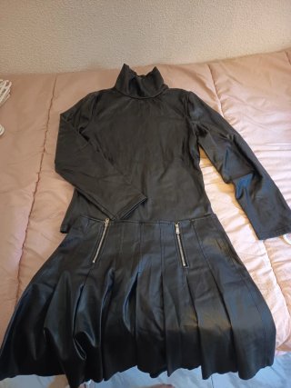 Conjunto de falda y jersey negro