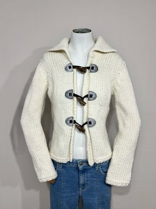 Jersey de punto blanco con cierres de trenca