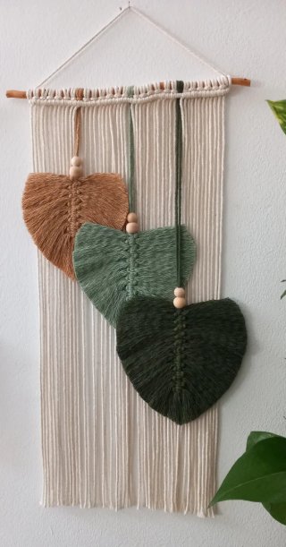 Tapiz de Macramé con Hojas