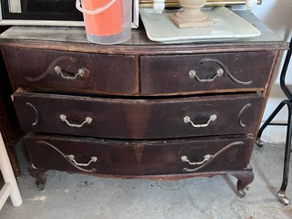 Cómoda de madera clásica