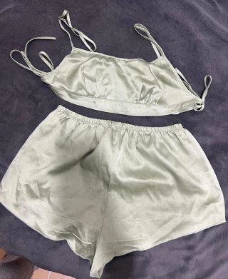 Pijama corto satinado verde oliva – Shein