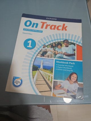 Libro inglés On Track 1