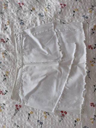 Minifalda Blanca con Bordes Deshilachados