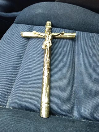 Crucifijo de pared de bronce