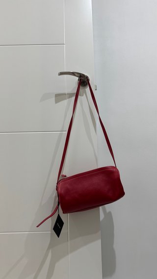Bolso de piel rojo Massimo Dutti