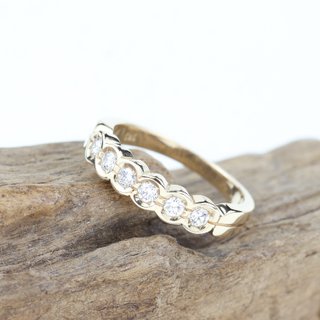 Anillo Media Alianza de Diamantes y Oro
