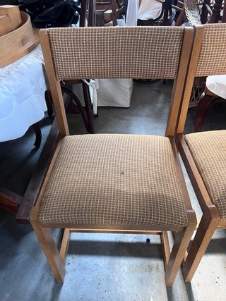 Set de 2 Sillas de Madera y Tela